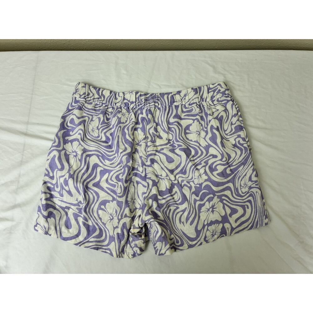 Divided Purple And White Swirl Floral Sorts Size L